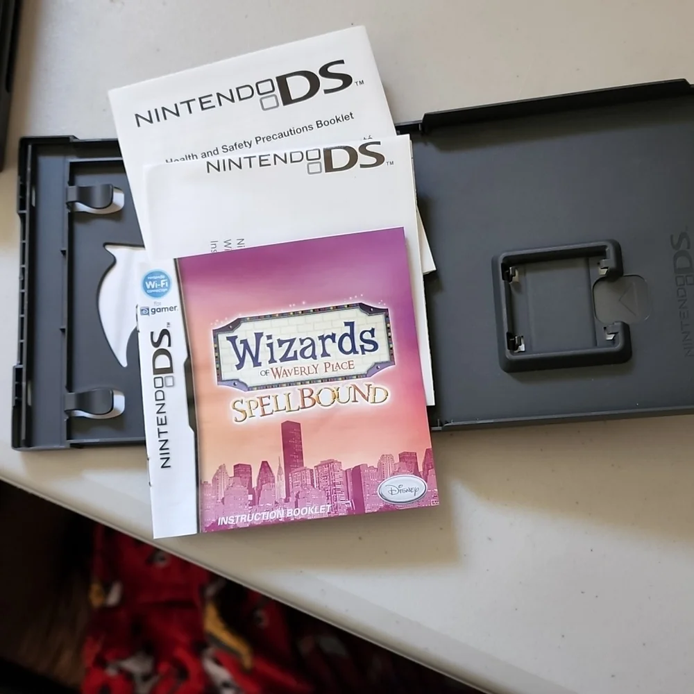 Nintendo DS cases and Booklets has no games set of 6